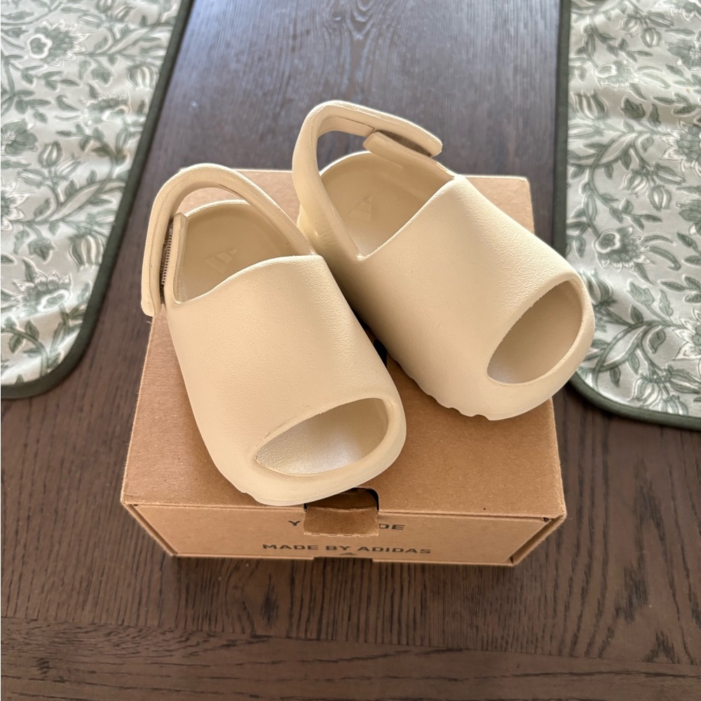 5c Yeezy slides barely worn